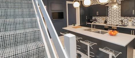 Cottage | Private kitchen | Cookware/dishes/utensils