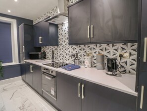 Cottage | Cuisine privée | Batterie de cuisine, vaisselle et ustensiles