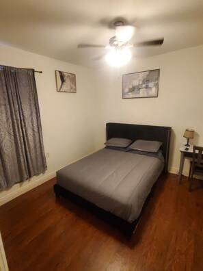 3 slaapkamers, een strijkplank/strijkijzer, wifi, beddengoed