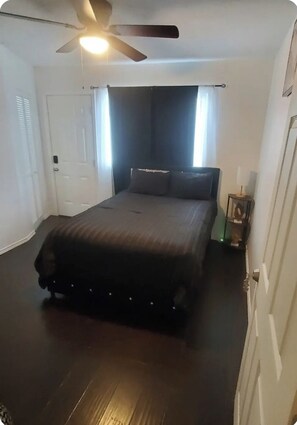 3 室のベッドルーム、アイロン / アイロン台、WiFi、ベッドシーツ