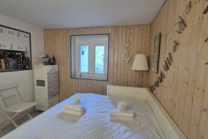 1 chambre, fer et planche à repasser, Wi-Fi, draps fournis