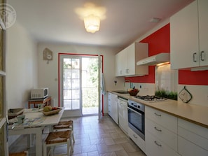 Fridge, microwave, dishwasher, coffee/tea maker
