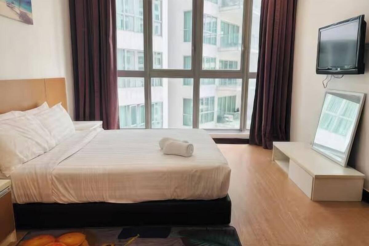 Desk, laptop workspace, free WiFi, bed sheets