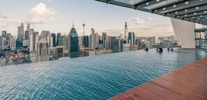 Outdoor pool - Regalia Residence KL Infinity Pool (Kuala Lumpur)