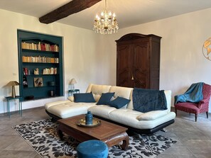 Télévision, cheminée