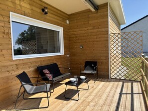 Terrace/patio - Modern chalet for 4 with view in Auvergne, Wifi included (Marcillat-en-Combraille)
