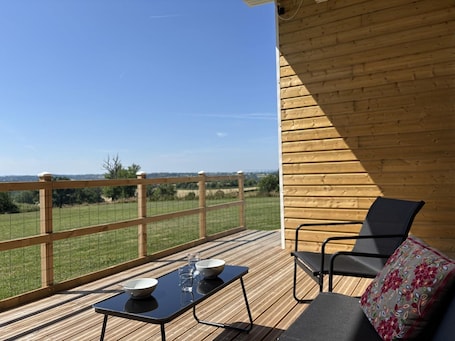Terrace/patio. Modern and cozy chalet in the heart of Allier