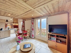 Interior - 2-bed apartment, mezzanine, Mont Blanc view, village nearby, parking (Combloux)