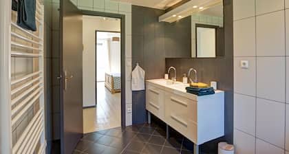 Spacious and modern cottage with terrace in the heart of nature