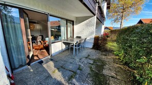 Appartement, 2 chambres, fumeur, terrasse | Restauration extérieure