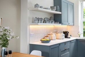 Micro-ondes, four, plaque de cuisson, lave-vaisselle