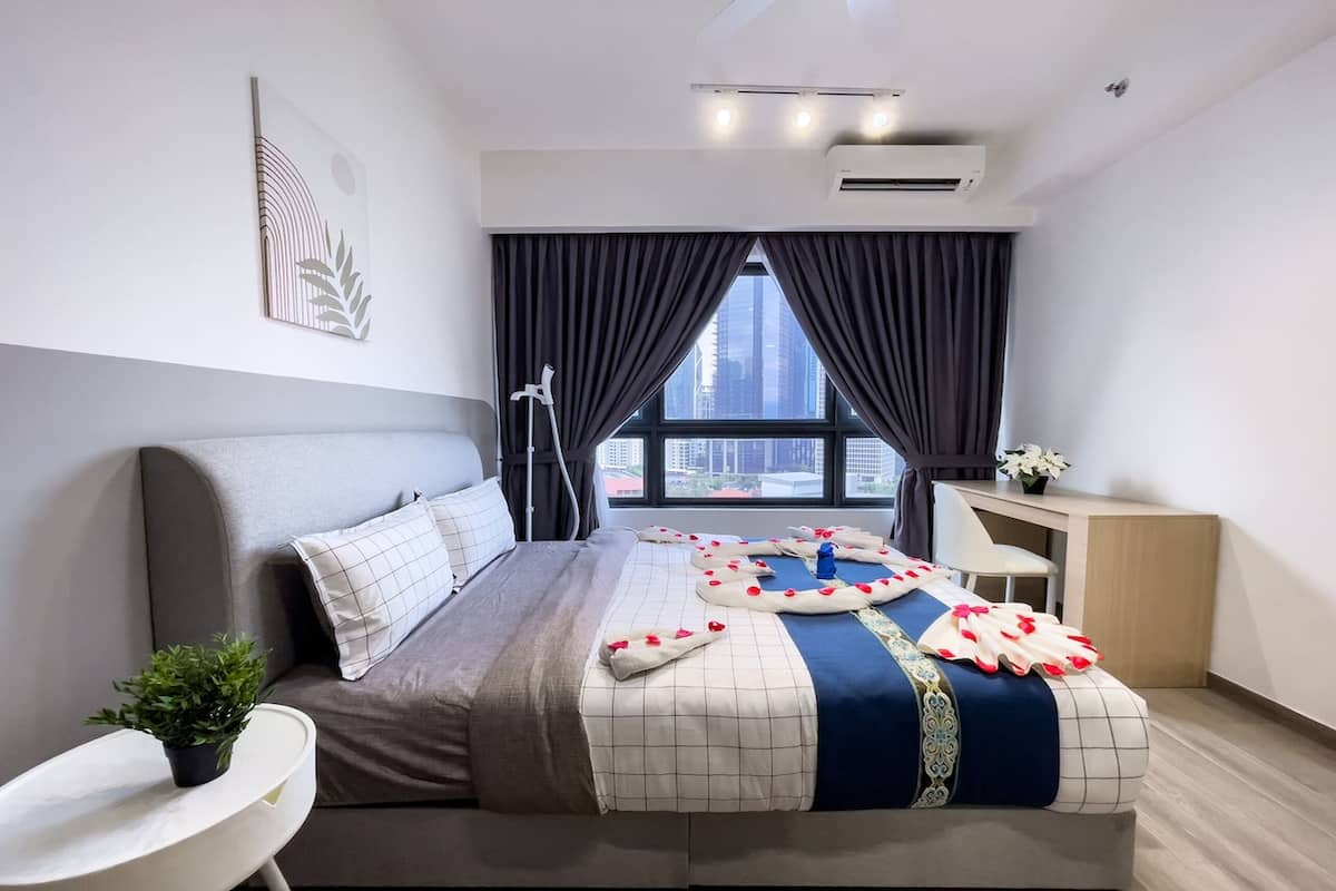 Desk, laptop workspace, free WiFi, bed sheets
