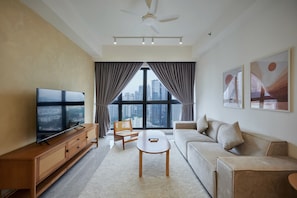 Deluxe Apartment, 3 Bedrooms, Balcony, Courtyard View | Living area