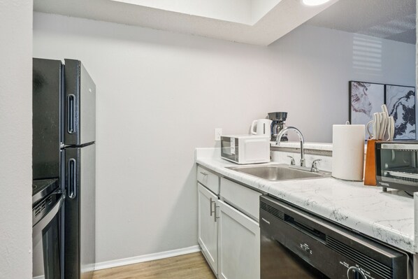 Fridge, microwave, oven, stovetop