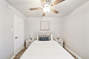 Tabla de planchar con plancha, cuna de viaje y wifi gratis 