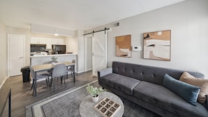 Living area - The Charlie 8105 I Spacious and Comfy 1 Bed 1 Bath (Dallas)