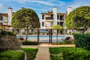 Exterior - The Charlie 8105 I Spacious and Comfy 1 Bed 1 Bath (Dallas)