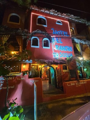 Fachada de la propiedad