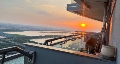 Charming 1-bedroom city and river view apartment in pleasant Noida with WiFi, AC