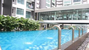 Kolam renang terbuka