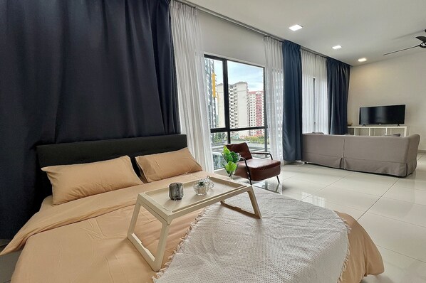 Superior Studio, 1 Queen Bed, Balcony, City View | Living area | 30-inch TV with cable channels