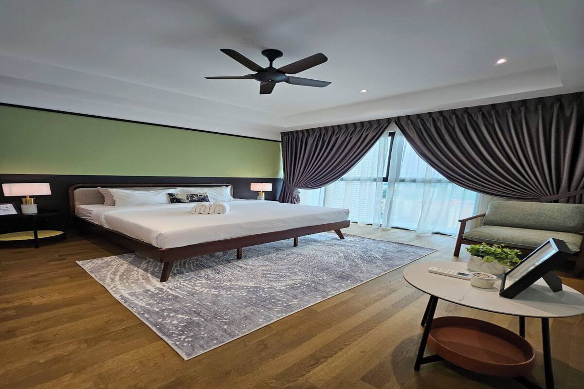 Superior studio, 1 queensize bed, balkon, uitzicht op stad | Kameruitzicht