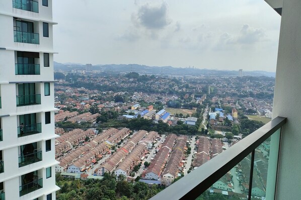 Superior Studio, 1 Katil Ratu (Queen), Balcony, City View | Pemandangan dari bilik
