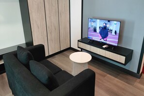 Superior studio, 1 queensize bed, balkon, uitzicht op stad | Woonruimte