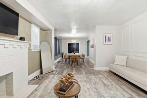 TV - Charming 3BR Family Home Near Downtown STL (St. Louis)