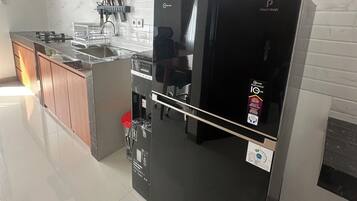 Fridge, stovetop, electric kettle, cookware/dishes/utensils