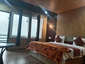 Phòng Superior, quang cảnh núi | Bàn, khu vực làm việc phù hợp cho laptop 