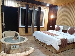 Standard Room | Desk, laptop workspace, free WiFi
