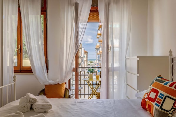 Iron/ironing board, travel crib, free WiFi