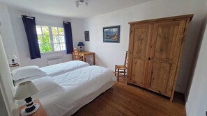 3 chambres, fer et planche à repasser, Wi-Fi gratuit