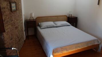 In-room safe, desk, iron/ironing board, travel cot