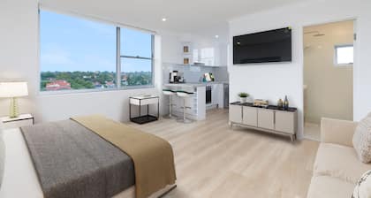 Stylish Top-Floor Studio with Scenic Mosman Bay & Sydney City Views