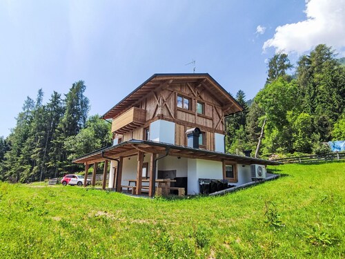Lovely apartment in villa for 8 guests with WIFI, TV, patio and panoramic view