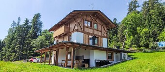 Lovely apartment in villa for 8 guests with WIFI, TV, patio and panoramic view