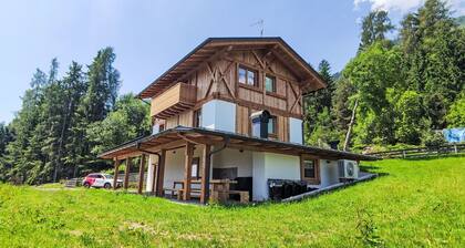 Lovely apartment in villa for 8 guests with WIFI, TV, patio and panoramic view