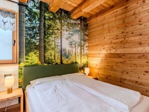 4 bedrooms, travel crib, free WiFi