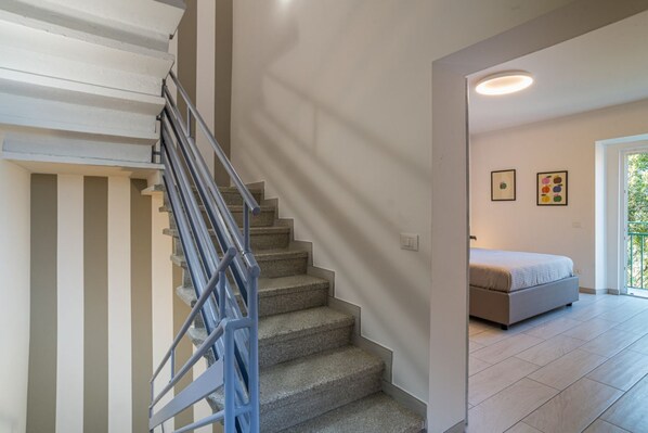 3 chambres, fer et planche à repasser