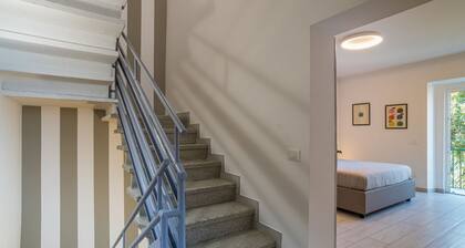 GuestHost - Charming 100 sqm detached villa, spread over three levels (accessible by stairs) and accommodating up to 5 people.The property is located in Lierna, on the eastern shore of Lake Como, in a well-served area and a short walk from the splendid R