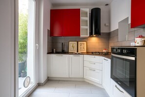 Fridge, dishwasher, ice maker