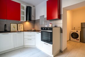 Fridge, dishwasher, ice maker