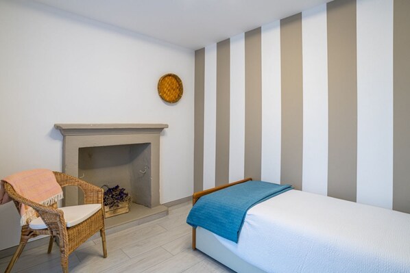 3 chambres, fer et planche à repasser