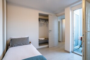 3 chambres, fer et planche à repasser