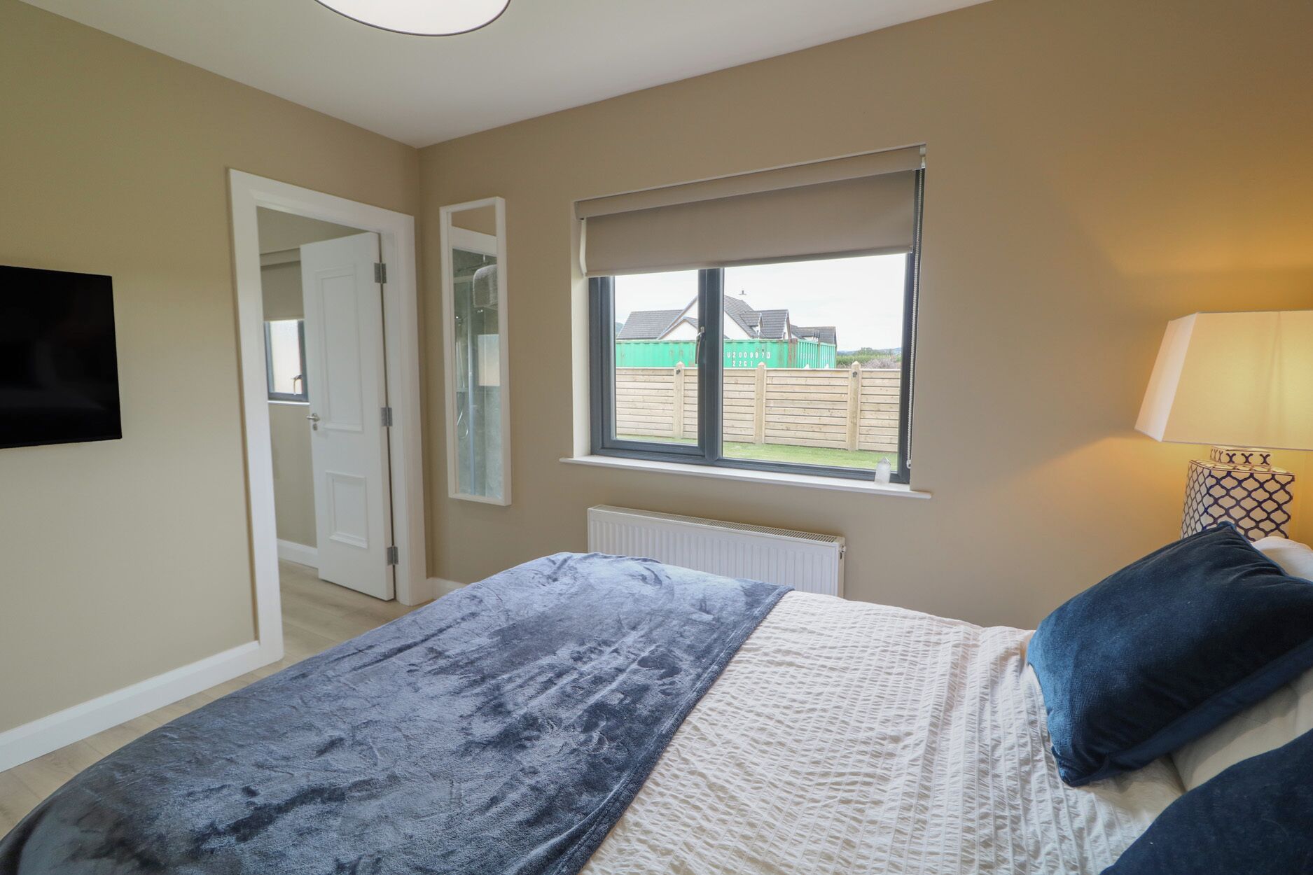 3 bilik tidur, dihias secara berasingan 