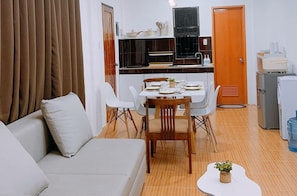 Dining room - Family Island House in Casa Verde Mati City (Mati)