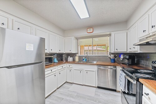 Stunning 3 BD Family Home+ Game Room+PingPong+Foosball+Arcade