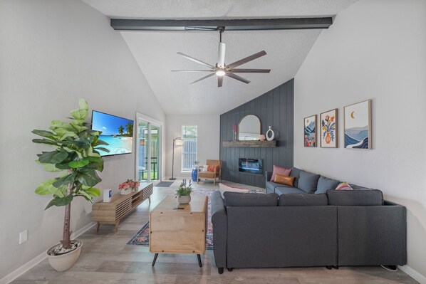 Älytelevisio, videopelejä, työhuone